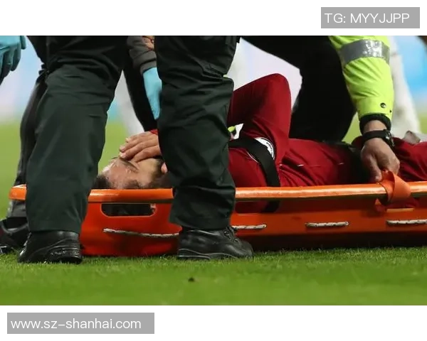 足球明星受伤瞬间大集合见证他们在逆境中的坚韧与勇气 足球明星受伤瞬间大集合见证他们在逆境中的坚韧与勇气