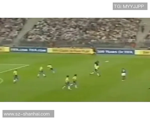 各年代足球巨星的辉煌历程与传奇故事全景回顾